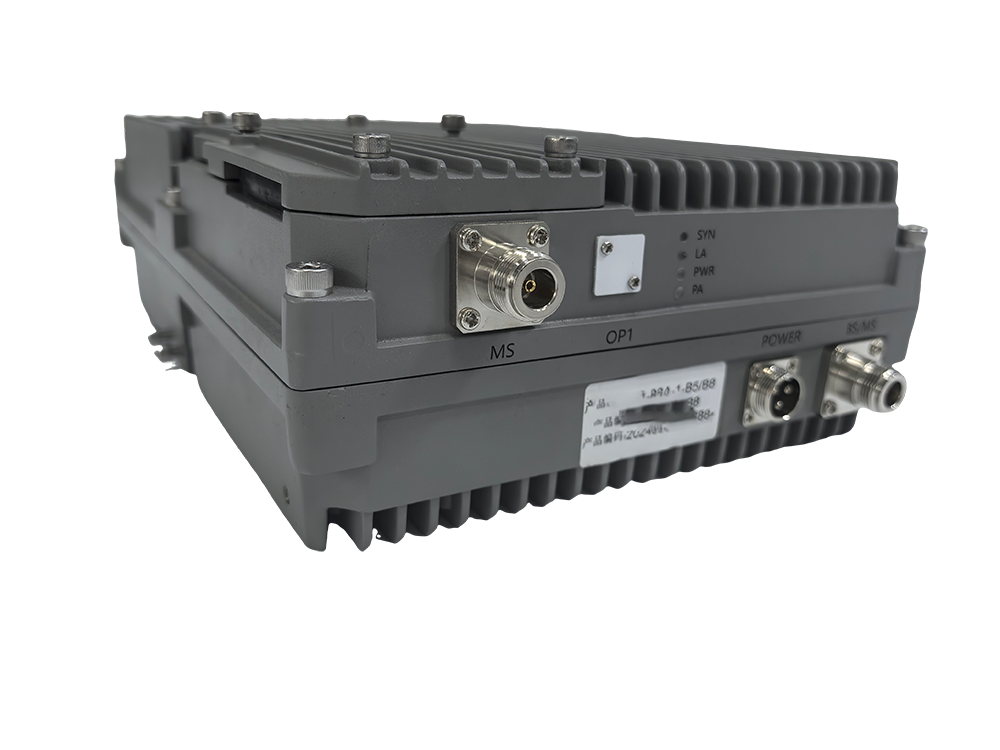  申扎三频手机信号接收器2000㎡