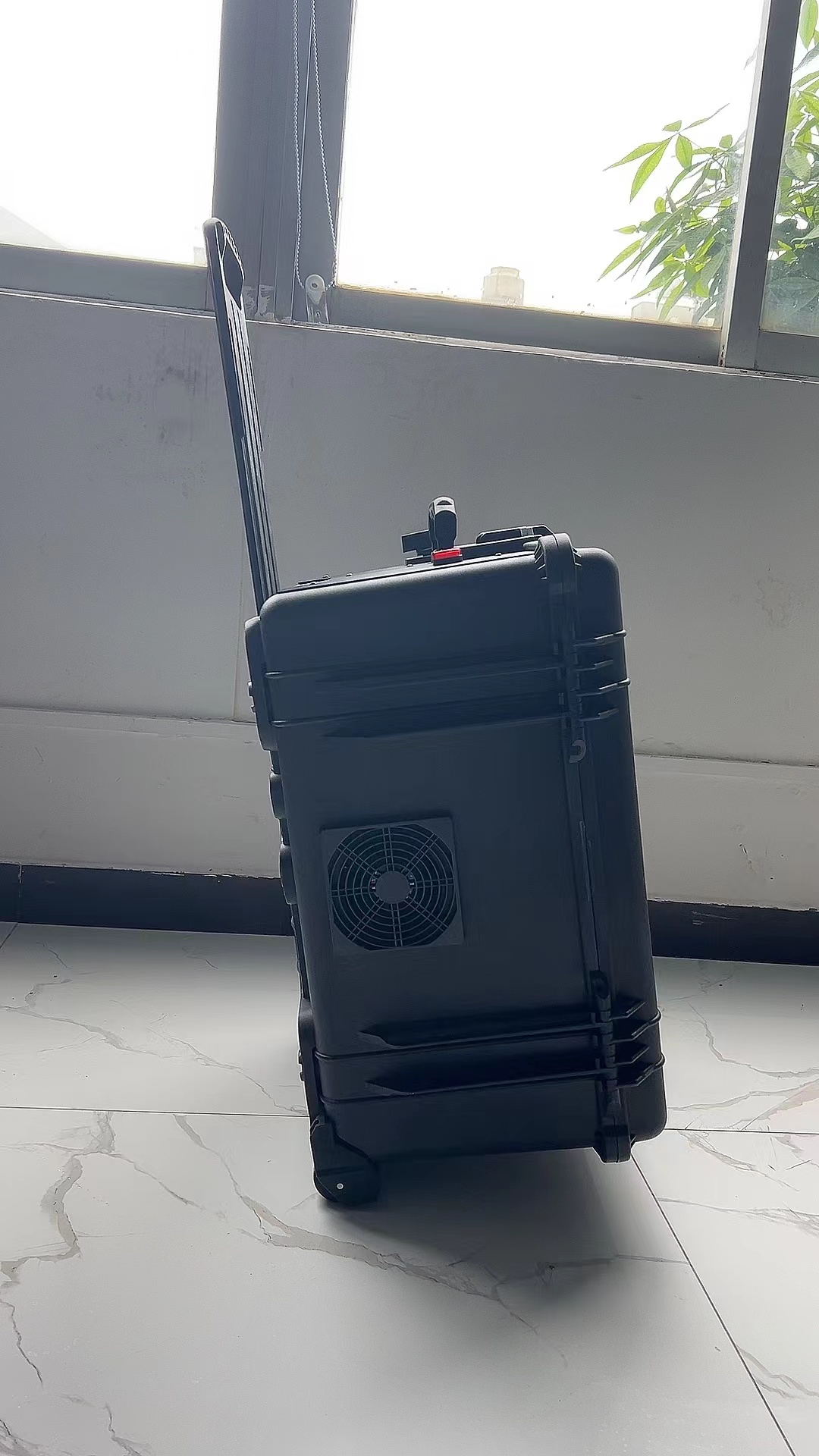 申扎手拉箱型移动通信干扰器